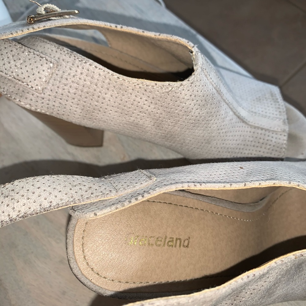 Heeled sandals - Picture 3 of 5